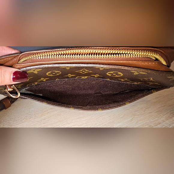 Authentic LOUIS VUITTON Monogram Orsay Clutch Crossbody Bag - Picture 8 of 14